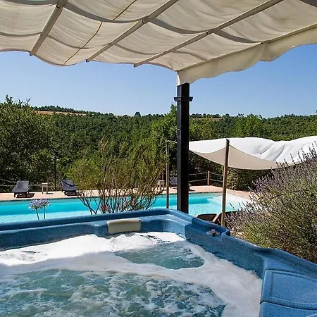In Sleeps 4 With Pool Galera