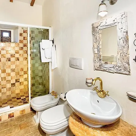 Apartamento In Sleeps 4 With Pool